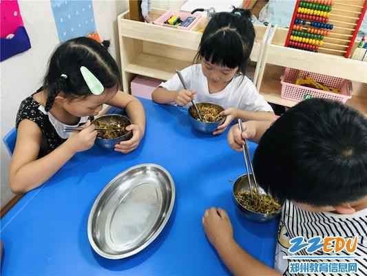 大口吃饭，珍惜粮食！真香！