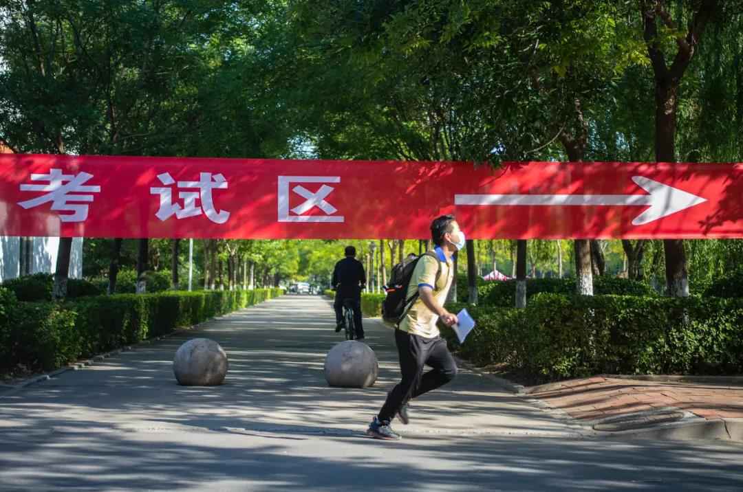  738人缺考！四六级考试报了名却不来，这所大学出手了……